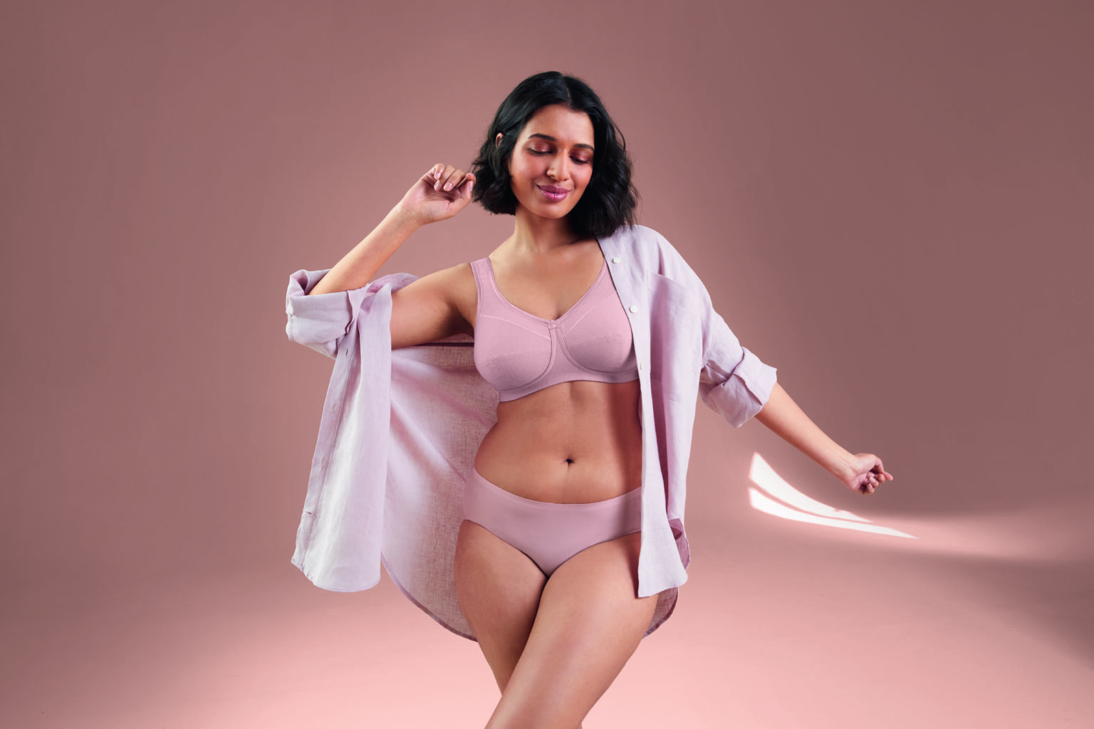 Model in roze Anita Jana BH zonder beugel
